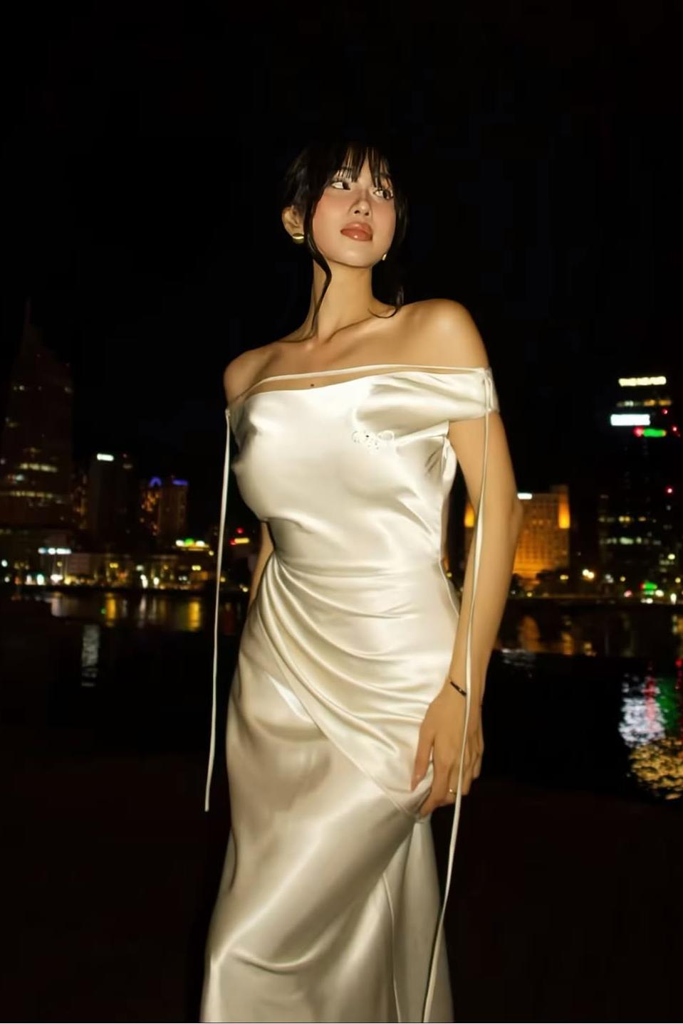 Ivory Satin Strapless Sleeveless Long Mermaid Prom Dress With Belts And Pleated