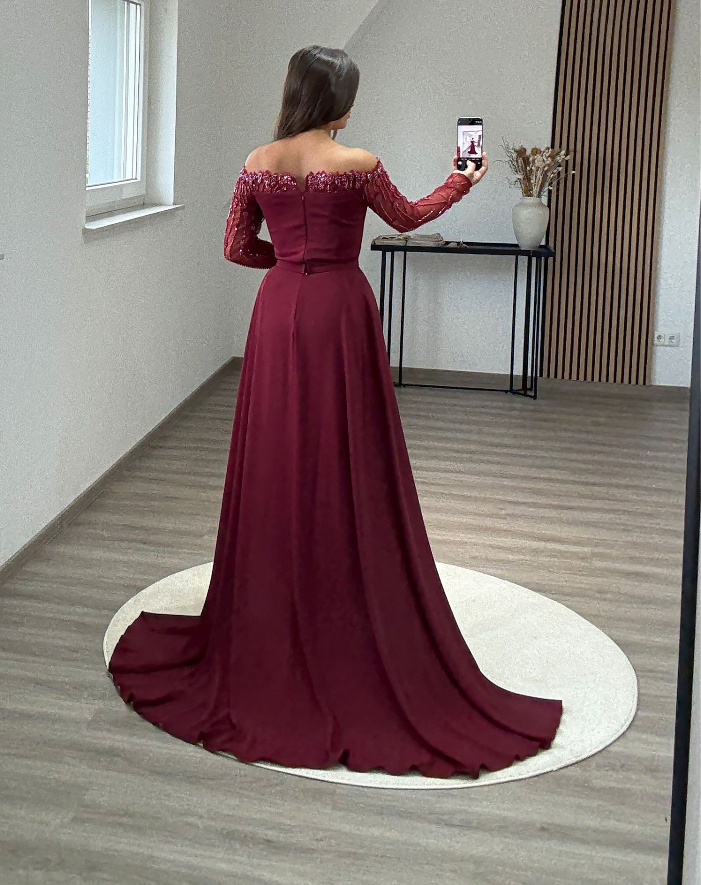 Long Sleeves Scoop Backless Evening Dress