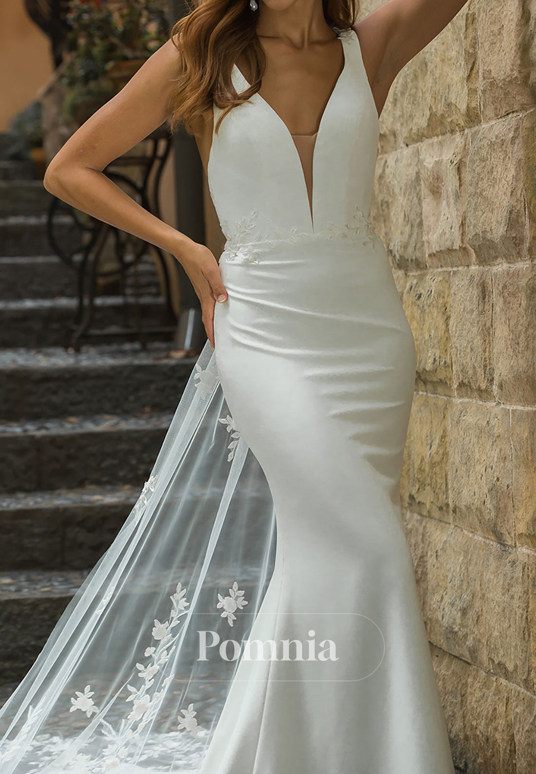 Simple Spaghetti Straps V-Neck Appliques Satin Wedding Dress