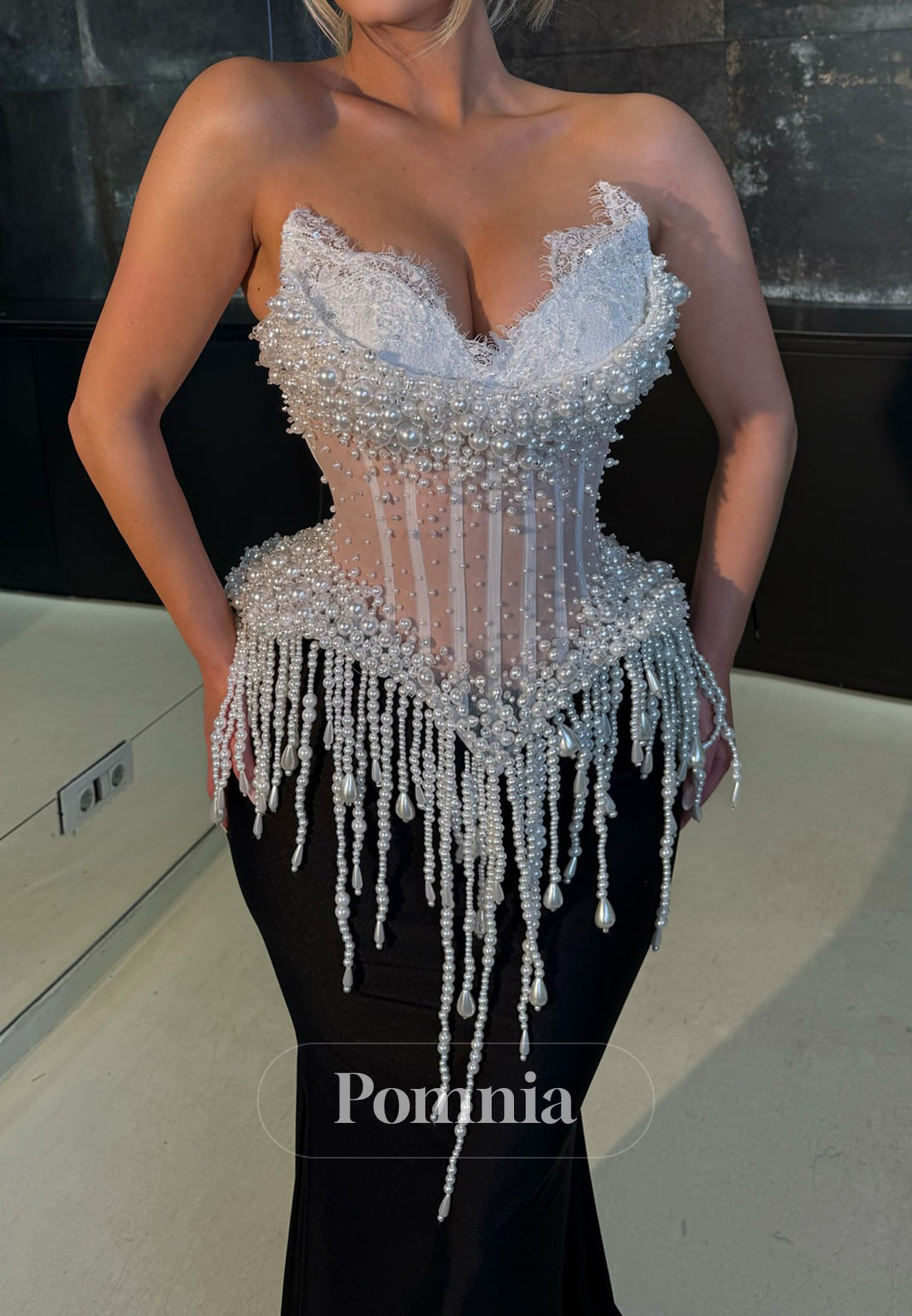 Charming Strapless Sleeveless Pearls Evening Dress