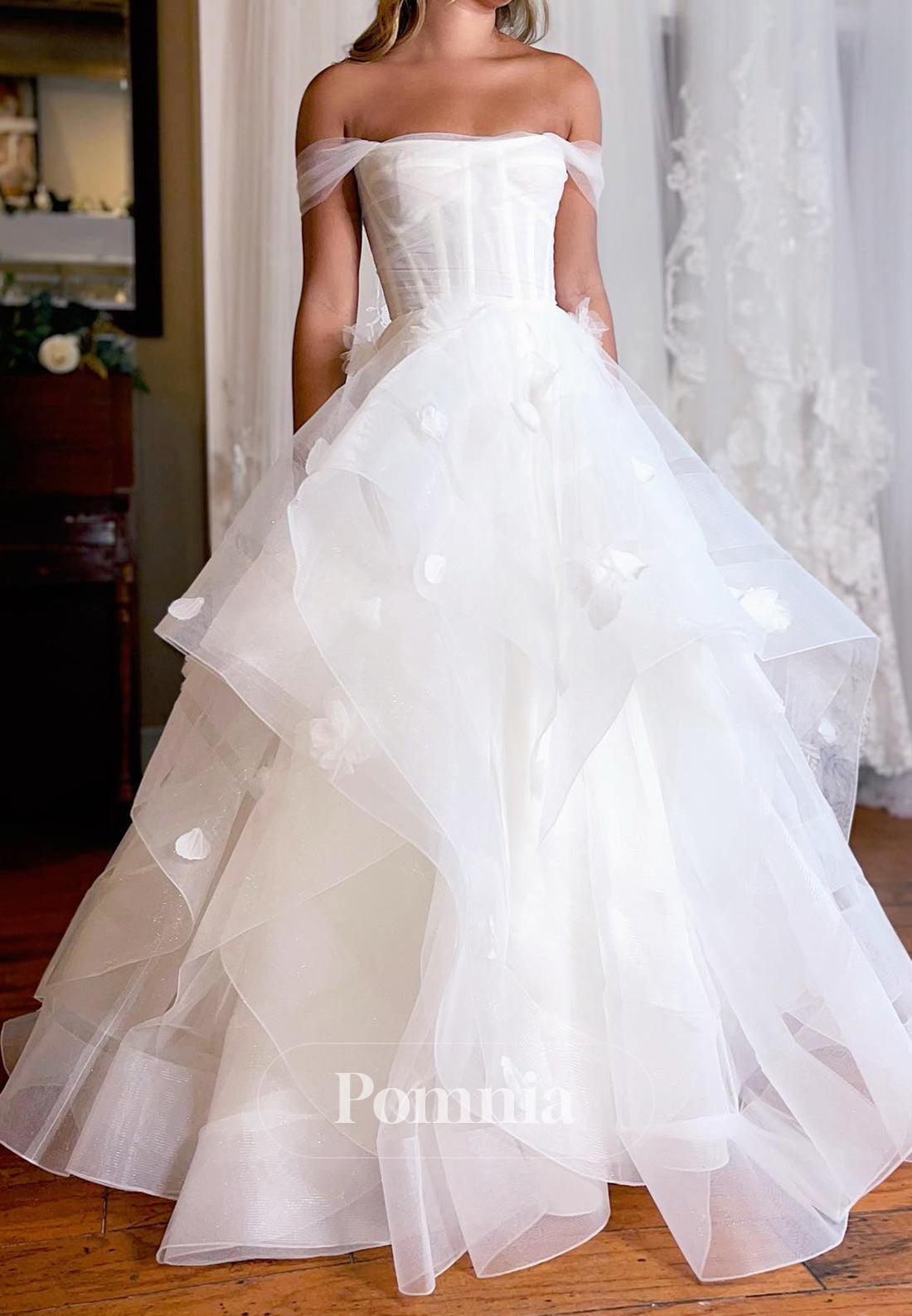 Simple Sleeveless Strapless Ruffles Lace Wedding Dress