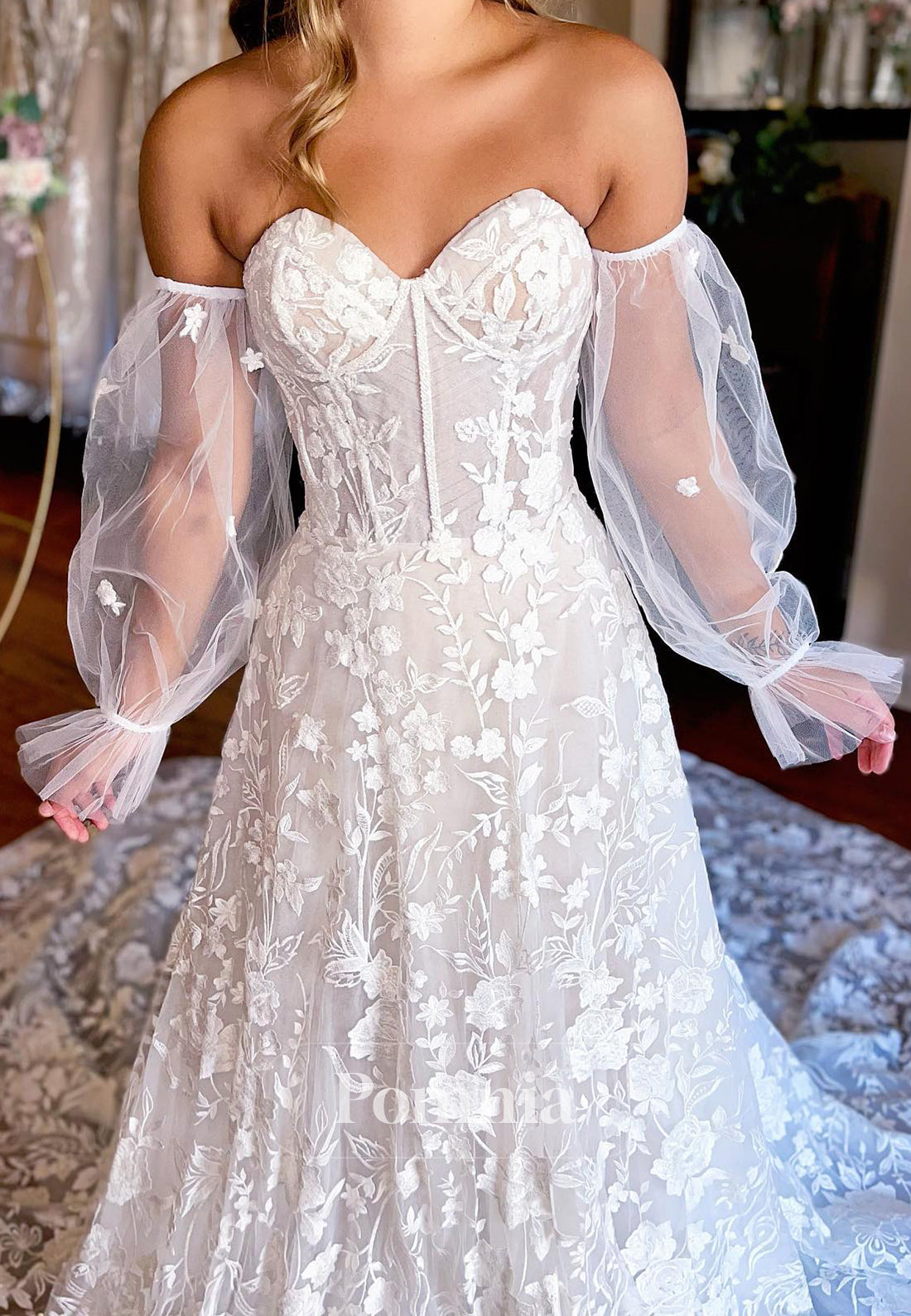 Charming Long Sleeves Sweetheart Floral Appliques Wedding Dress