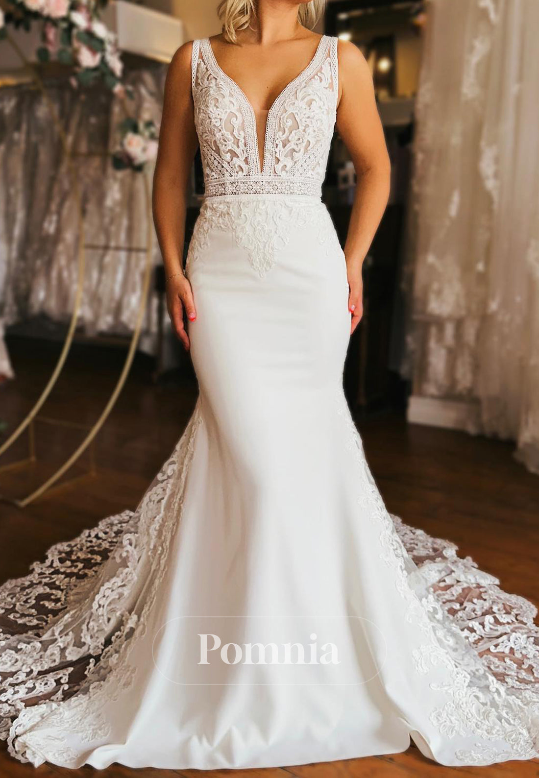 Elegant Long Sleeves V-Neck Sweep Train Mermaid Wedding Dress