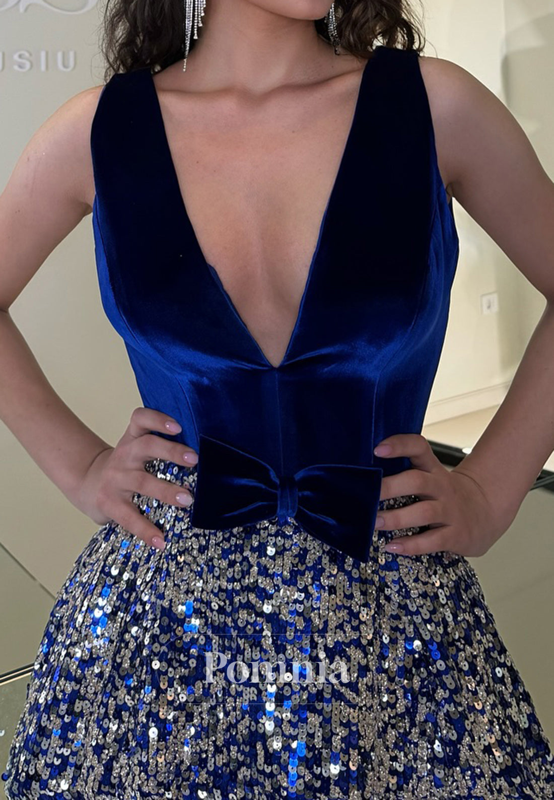 Spaghetti Straps V-Neck V-Neck Sequins Homecoming Dress