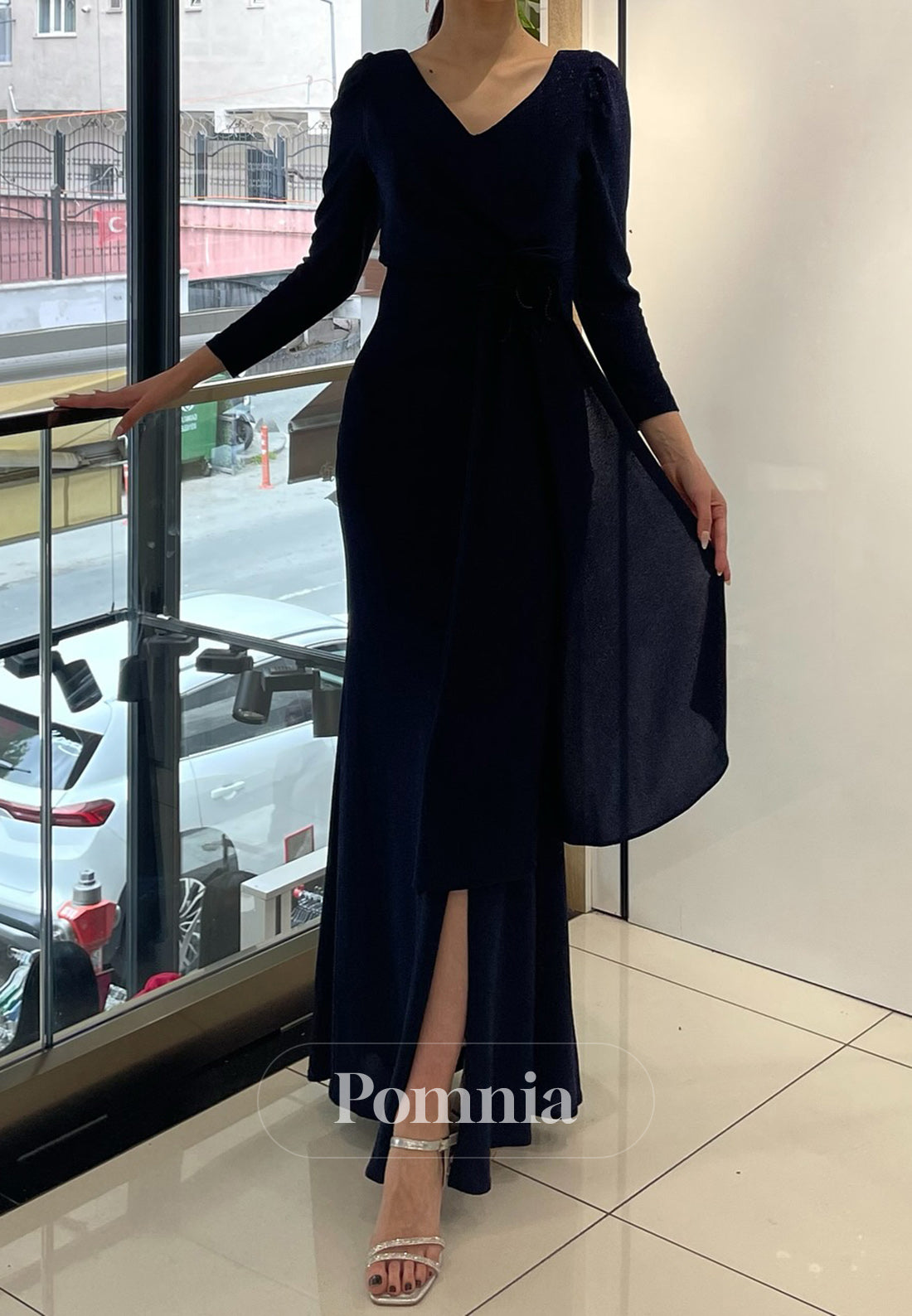 Long Sleeves V-Neck Floral Appliques Ruched Evening Dress