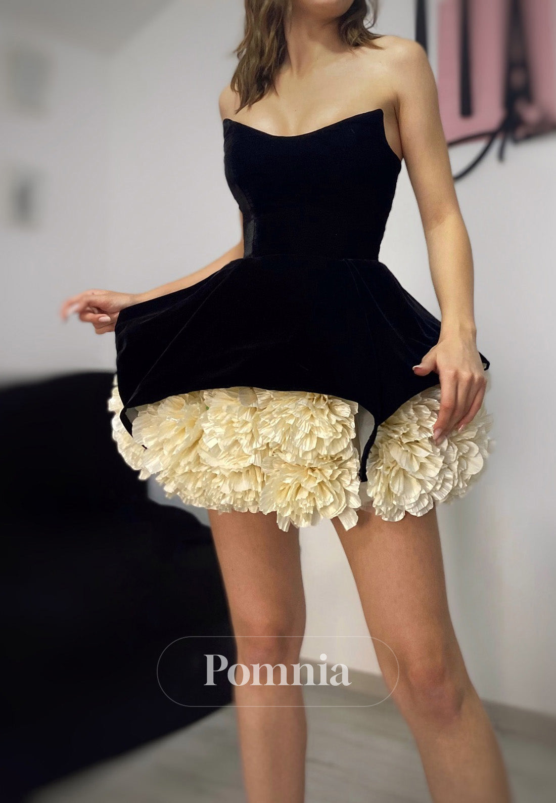 Black Sleeveless Strapless Floral Appliques Short Homecoming Dress