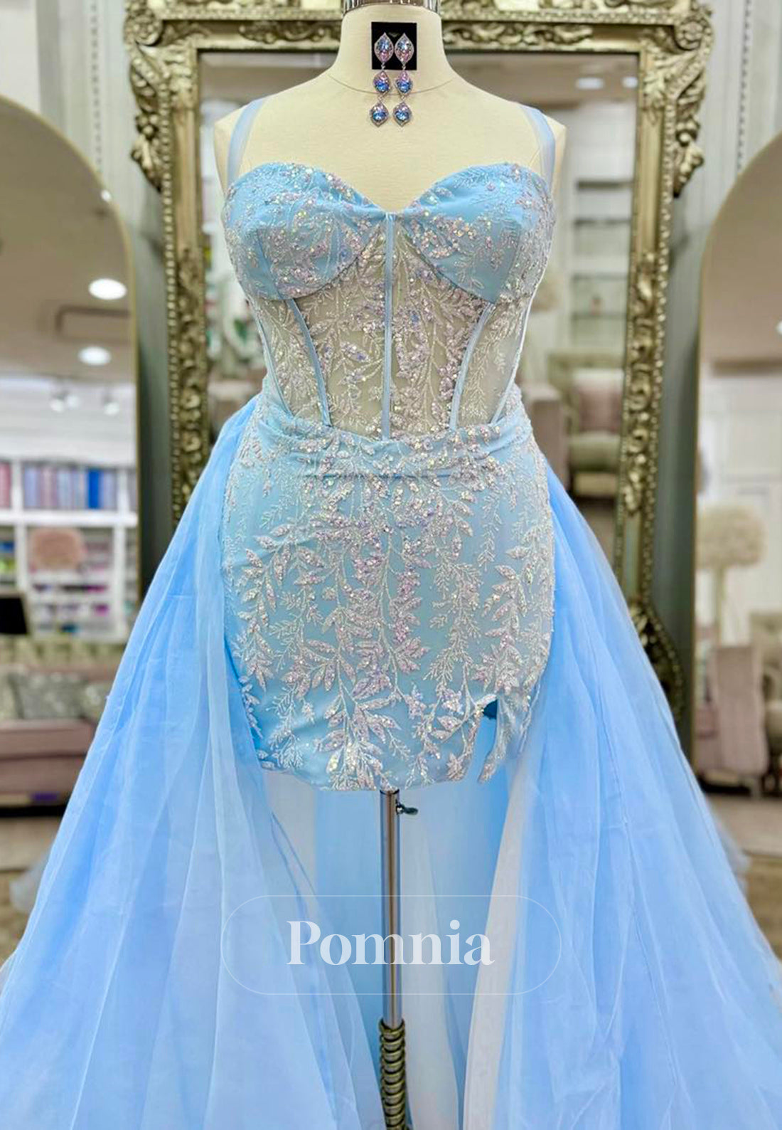 Sky Blue Sleeveless Sweetheart Appliques Homecoming Dress