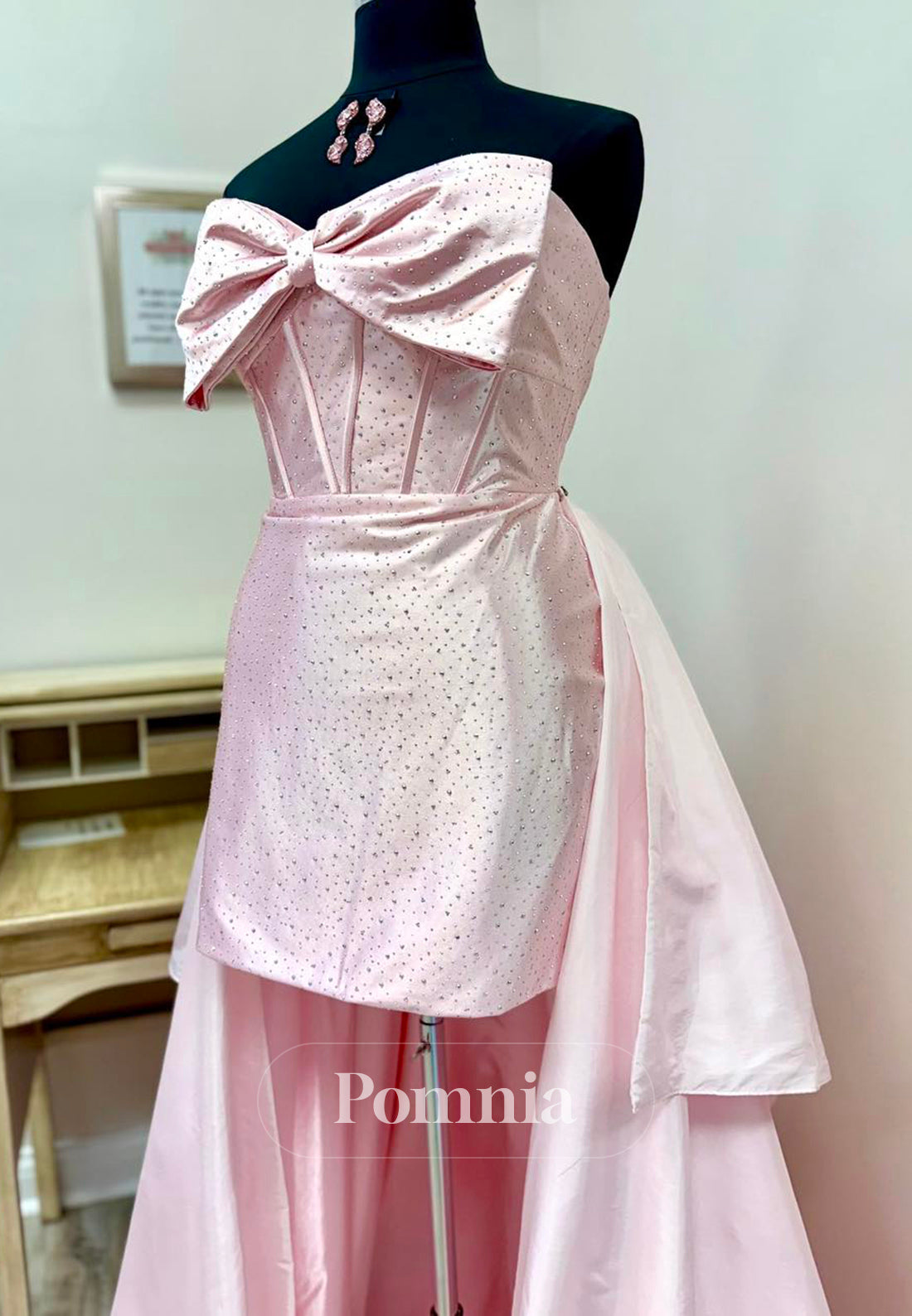 A-Line Sleeveless Strapless Bowknot Prom Dress