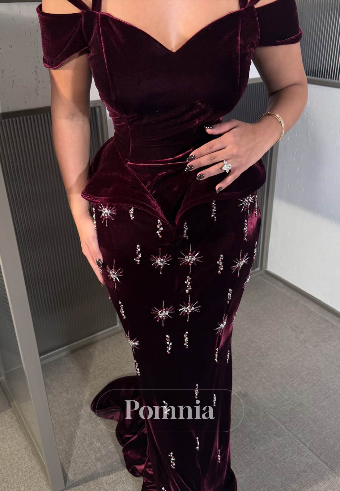 Burgundy Sweetheart Sleeveless Beads Prom Dress