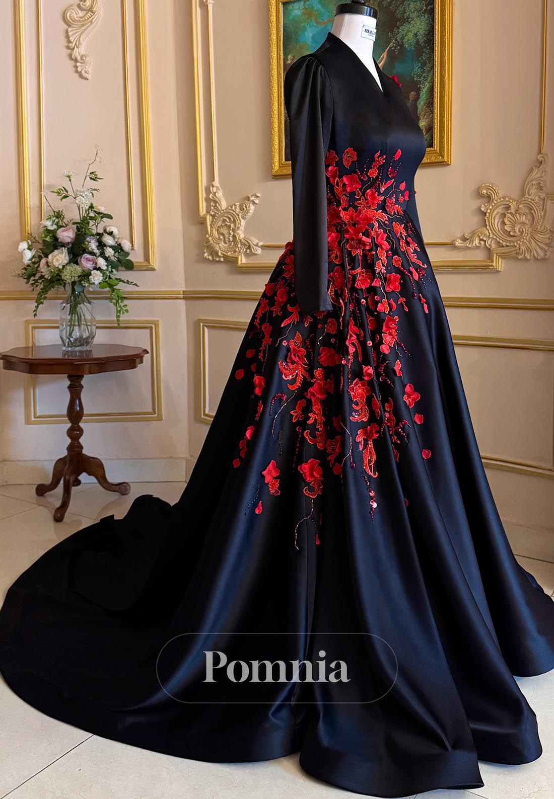 Black A-Line Long Sleeves V-Neck Appliques Evening Dress