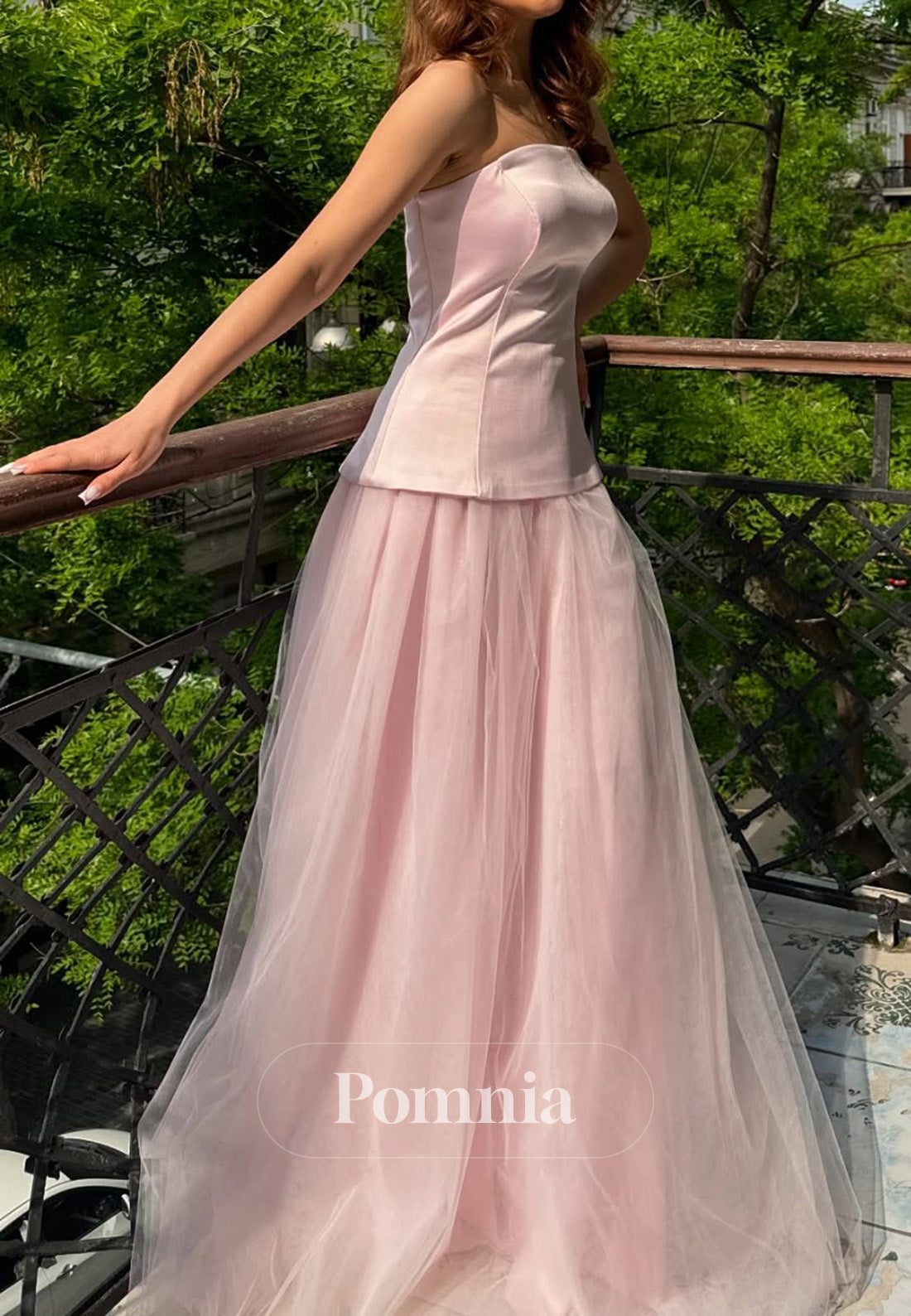 Simple Sleeveless Strapless Lace Prom Dress