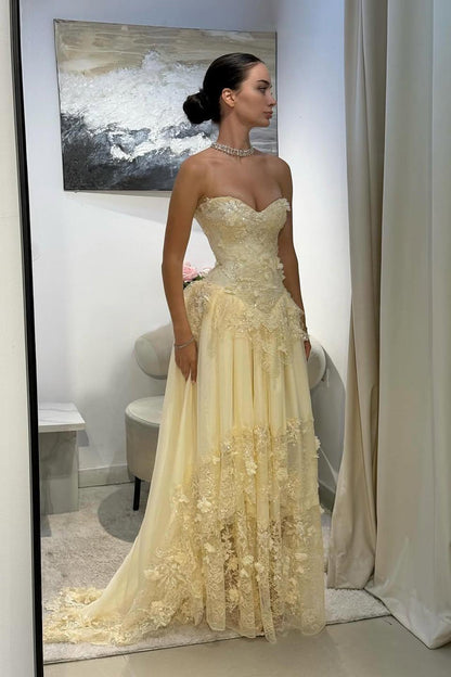 Chic Strapless Sleeveless Long Prom Dress With Pleated Appliques