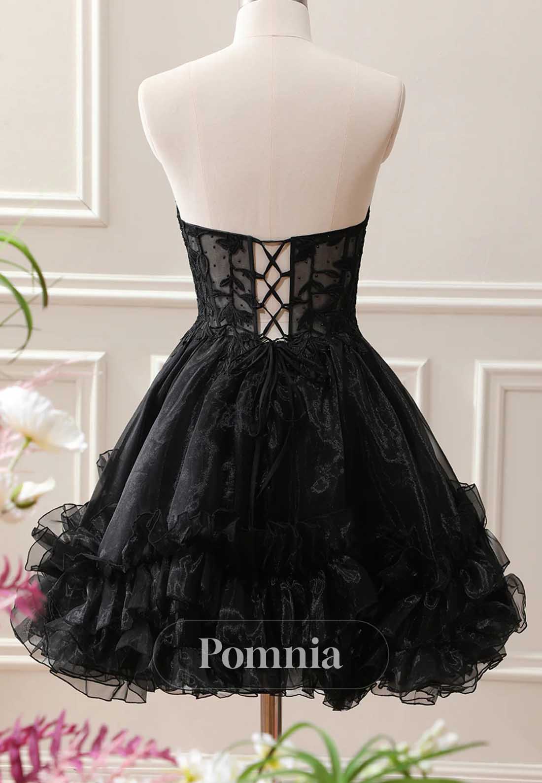 Black A-Line Strapless Sleeveless Appliques Homecoming Dress