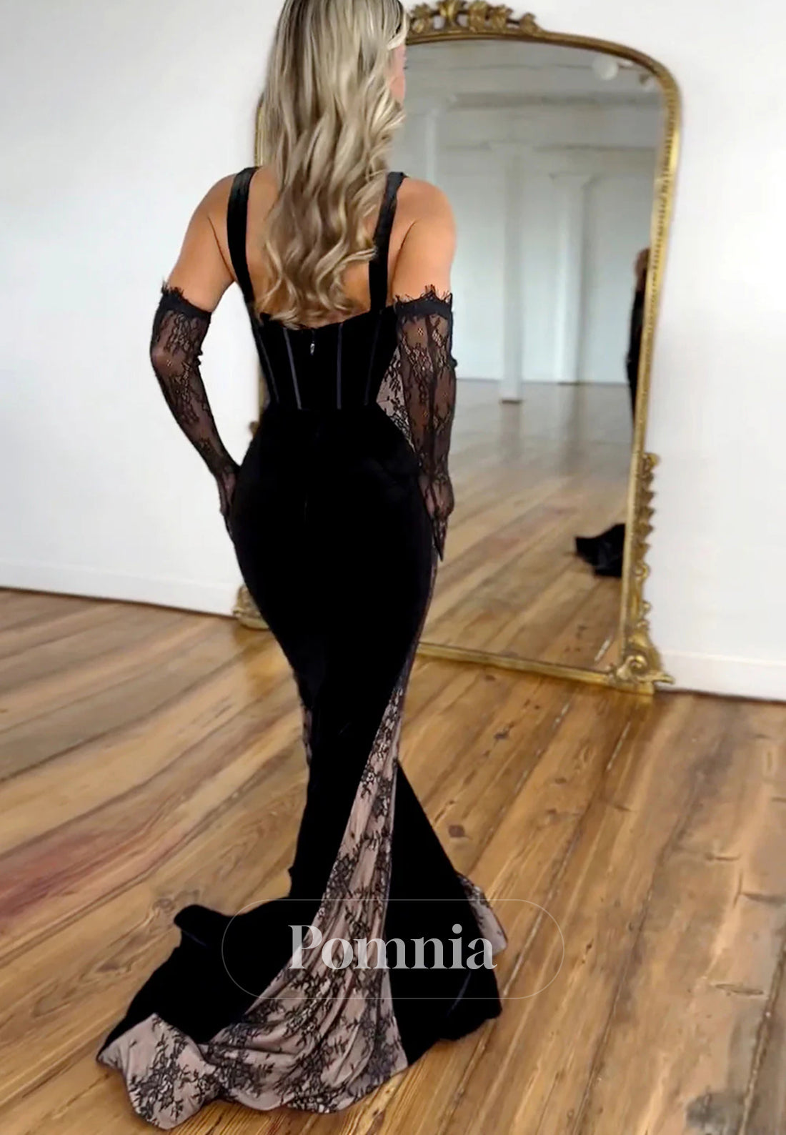 Black Spaghetti Straps Scoop Appliques Velvet Prom Dress