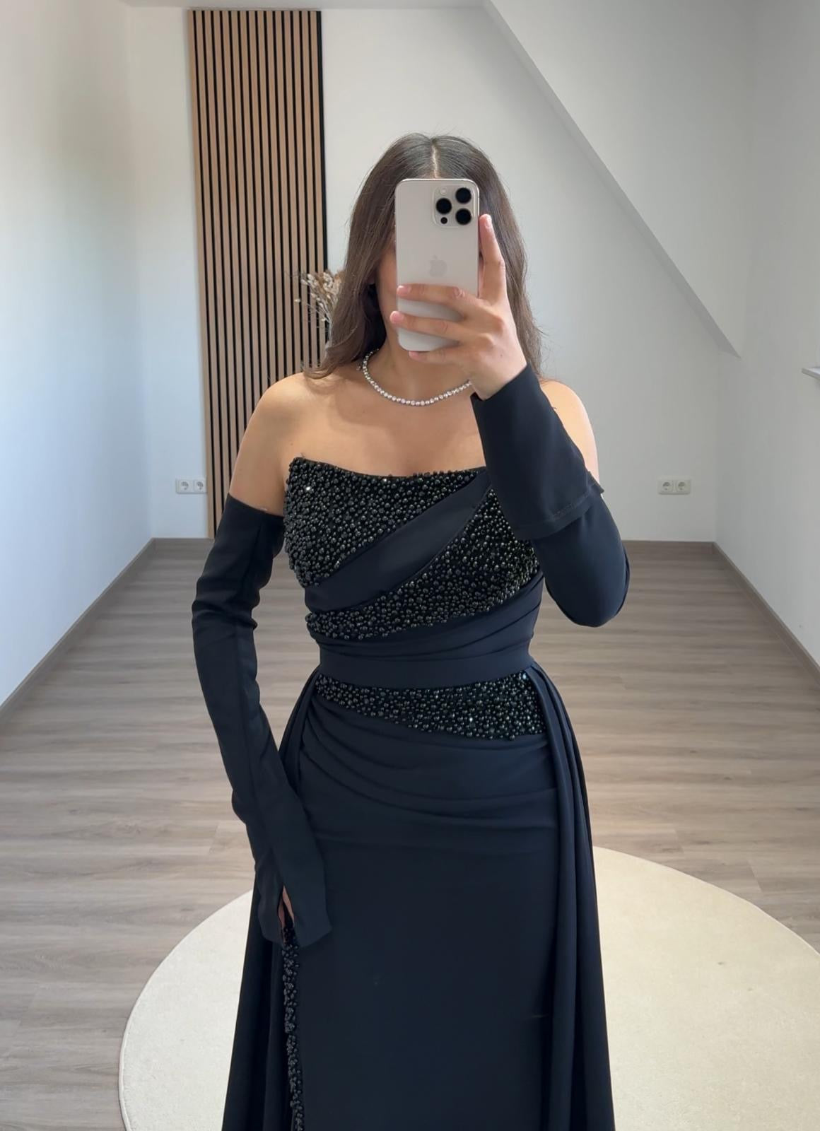 Long Sleeves V-Neck Appliques Empire-Waist Evening Dress