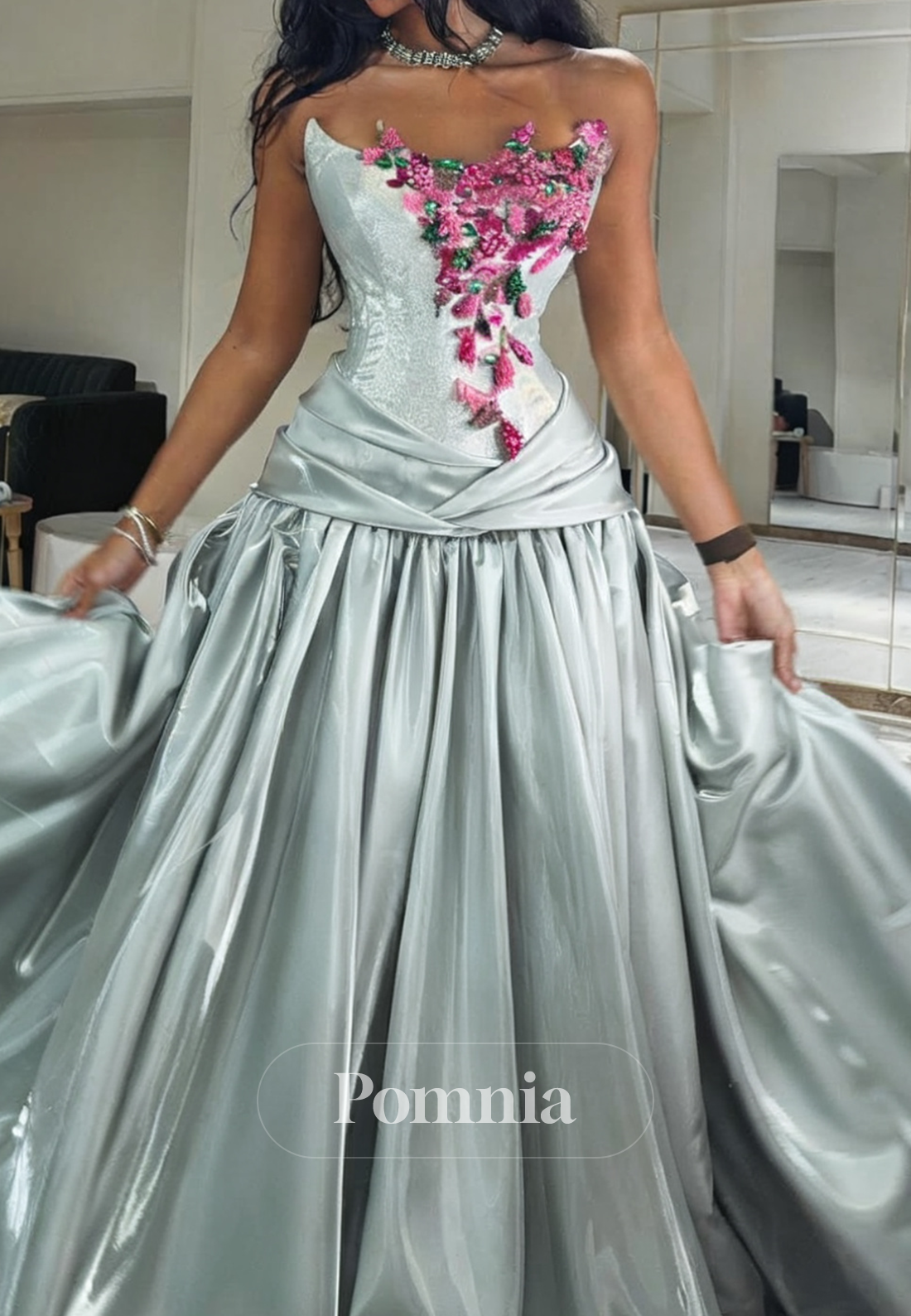 Simple A-Line Sleeveless Strapless Appliques Prom Dress