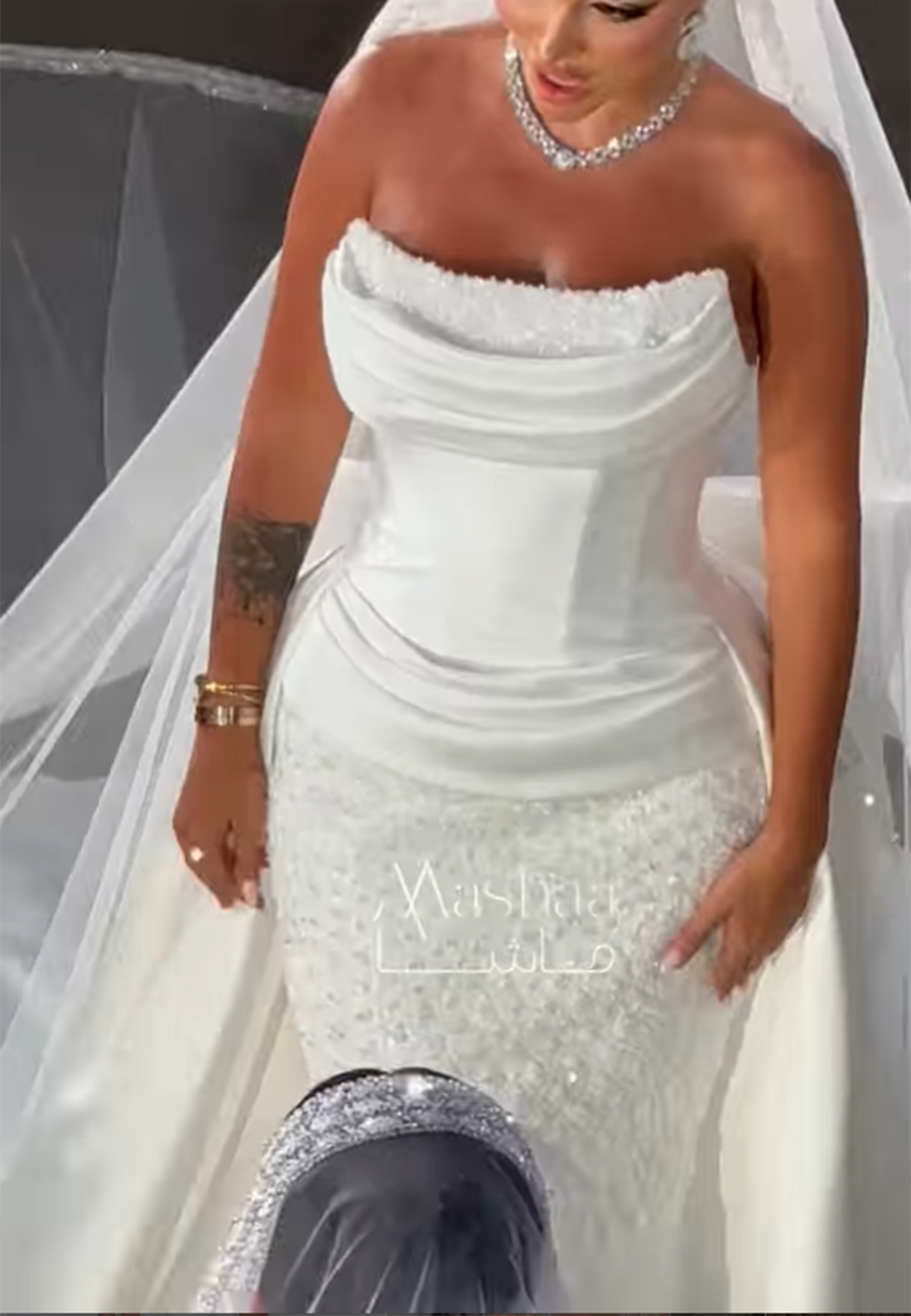 Elegant Sleeveless Strapless Sequins Bowknot Satin Wedding Dress