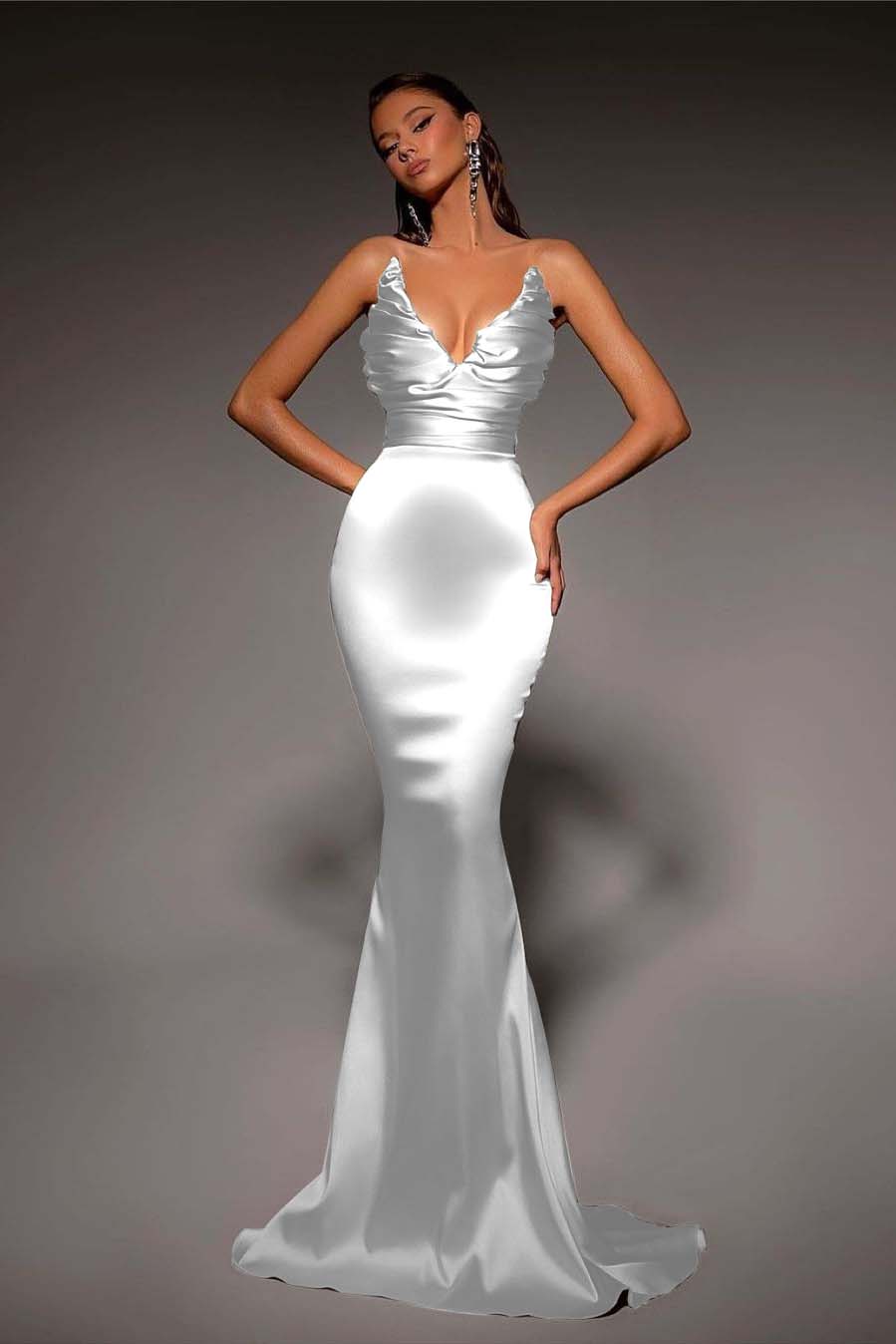 Strapless V Neck Sleeveless Long Mermaid Prom Dress With Pleated