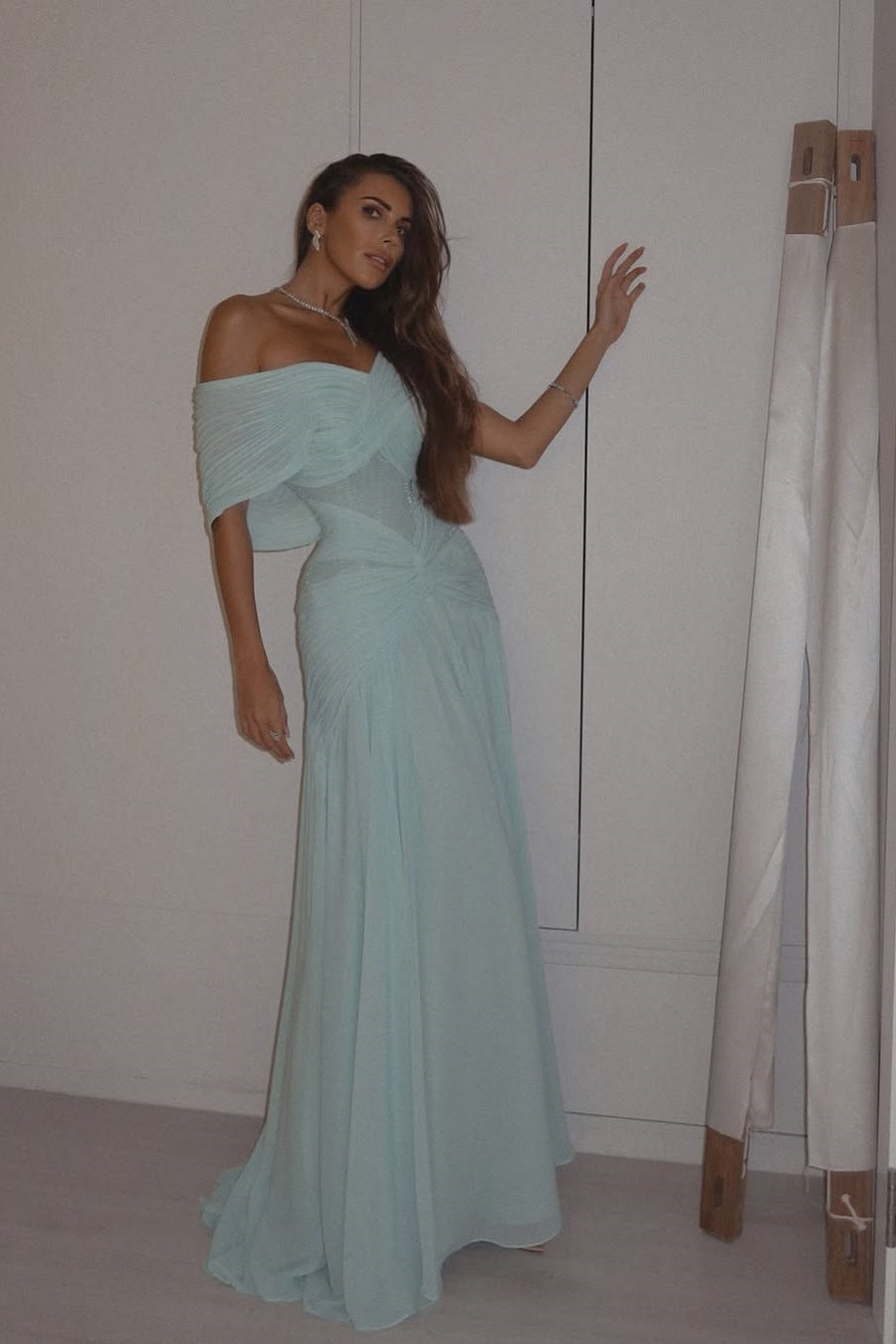 V-Neck Off-The-Shoulder Sleeveless Long Mermaid Prom Dress
