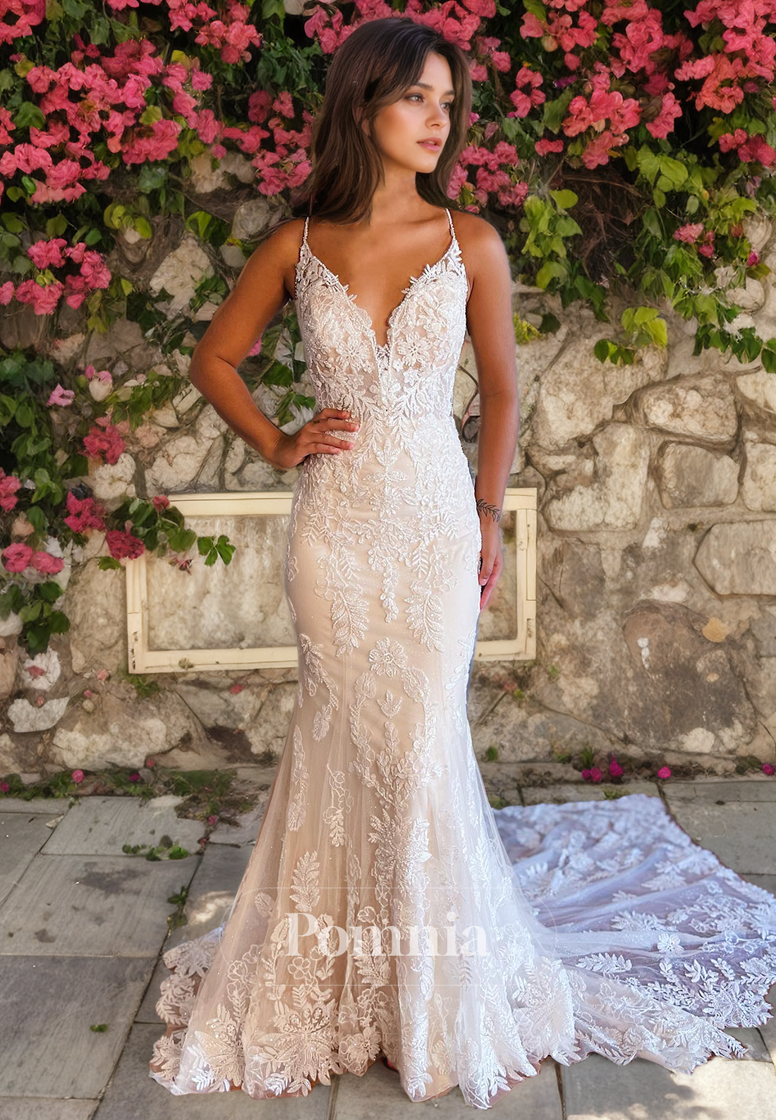 Mermaid Spaghetti Straps V-Neck Lace Appliques Sleeveless Beach Wedding Dress