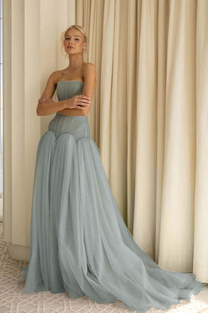 Charming Tulle Strapless Sleeveless Long Prom Dress With Pleated
