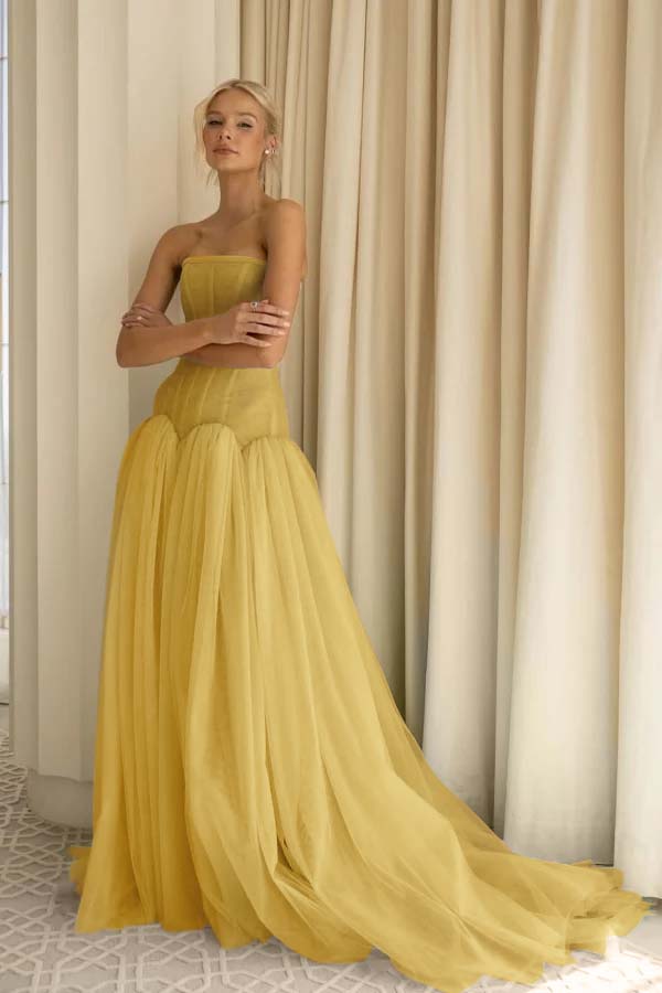 Charming Tulle Strapless Sleeveless Long Prom Dress With Pleated