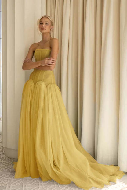 Charming Tulle Strapless Sleeveless Long Prom Dress With Pleated