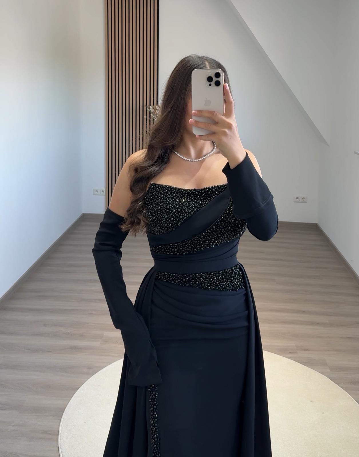 Long Sleeves V-Neck Appliques Empire-Waist Evening Dress