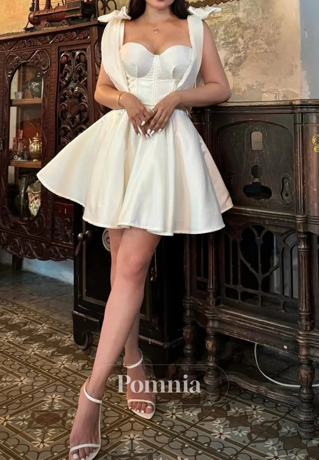 Lovely Bowknot Spaghetti-Straps Sleeveless Pleated Homecoming Dress