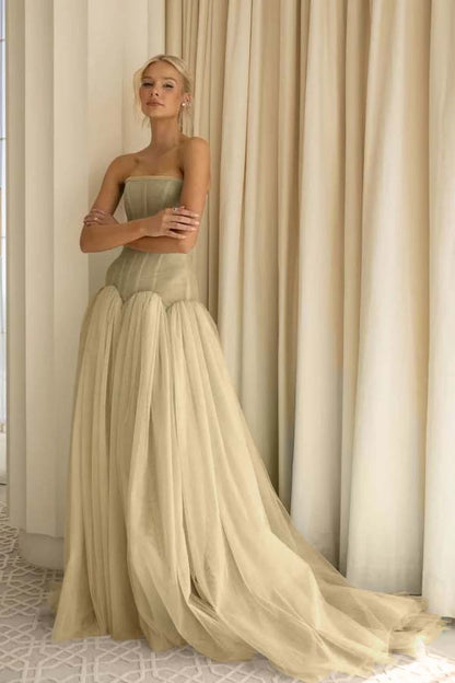 Charming Tulle Strapless Sleeveless Long Prom Dress With Pleated