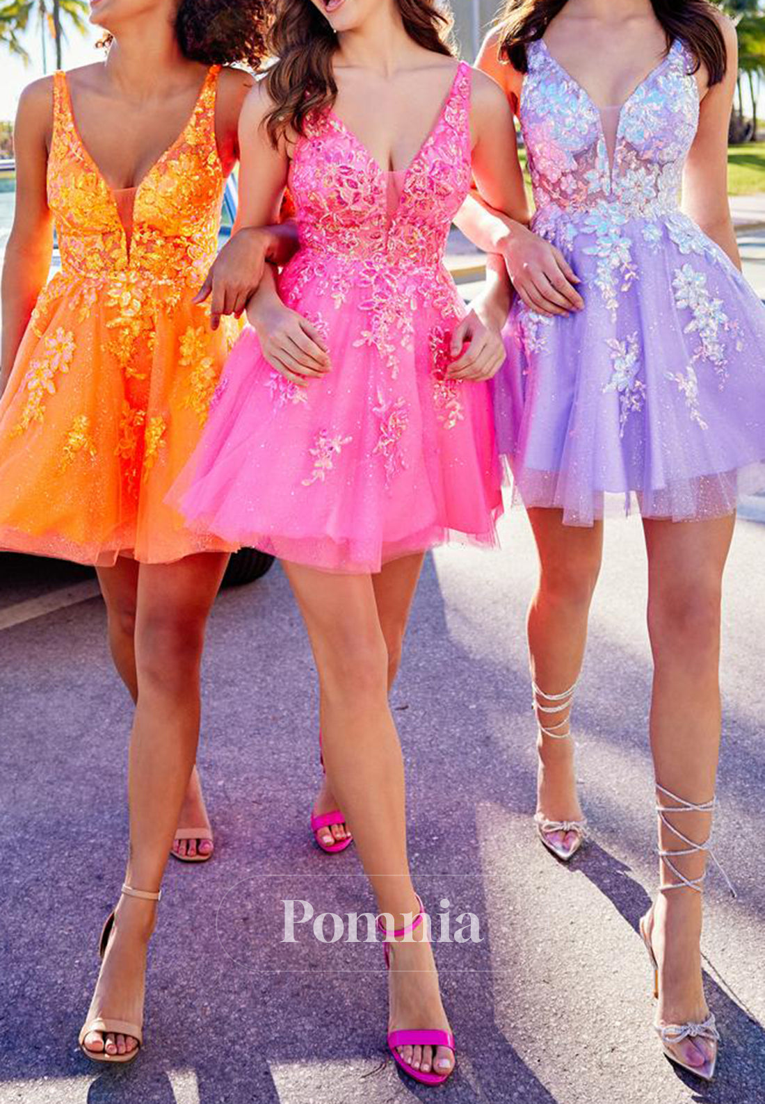 A-Line Spaghetti Straps V-Neck Appliques Backless Homecoming Dress