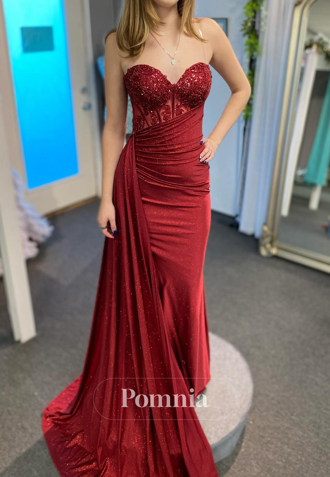 Burgundy Sleeveless Strapless Ruched Appliques Prom Dress
