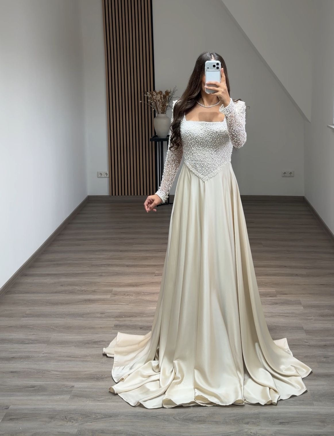 Long Sleeves V-Neck Lace Evening Dress