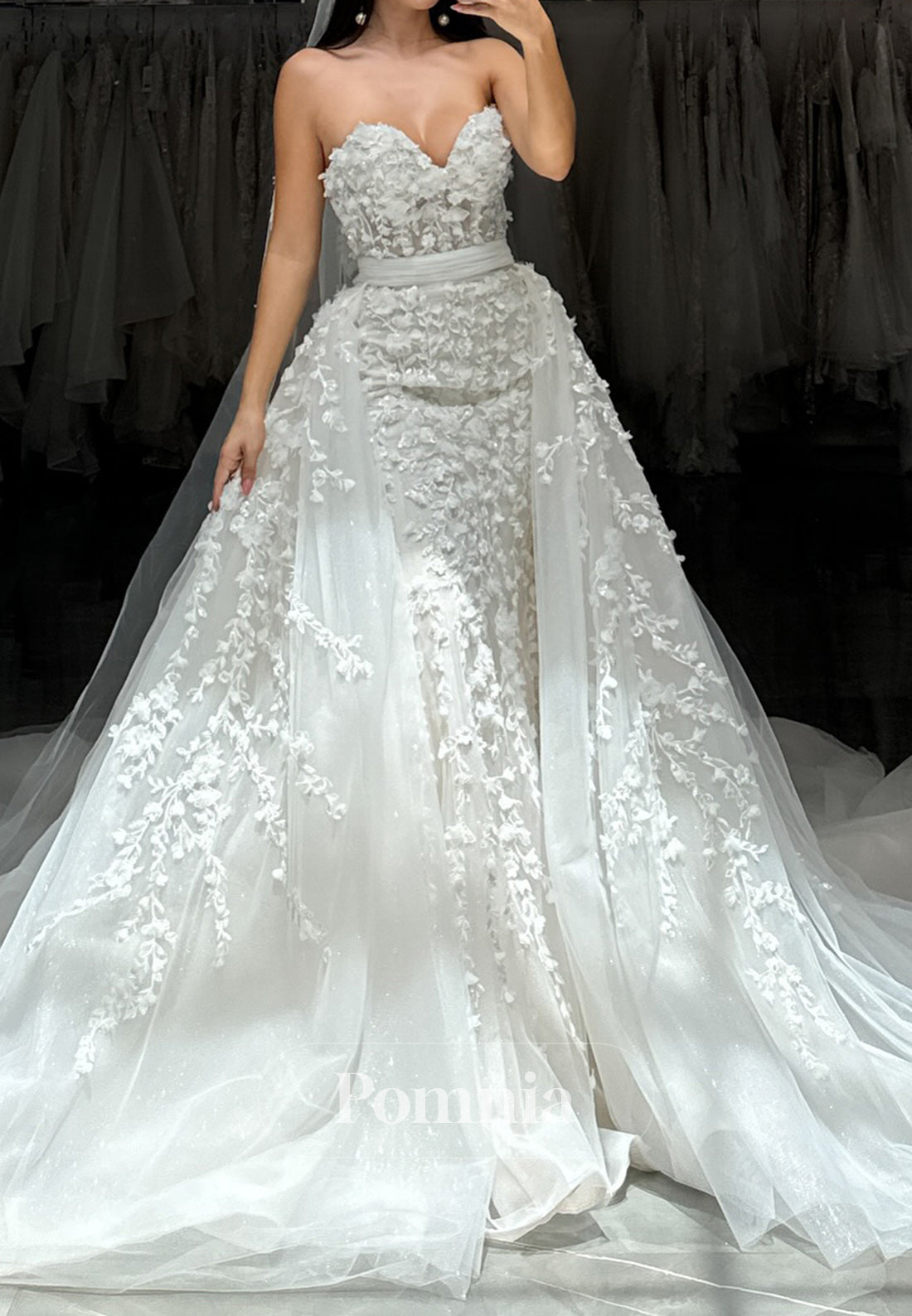 Charming A-Line Strapless Sleeveless Appliques Lace Wedding Dress