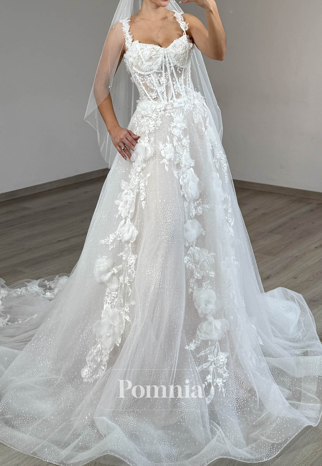 Charming Spaghetti Straps Scoop Floral Appliques Wedding Dress