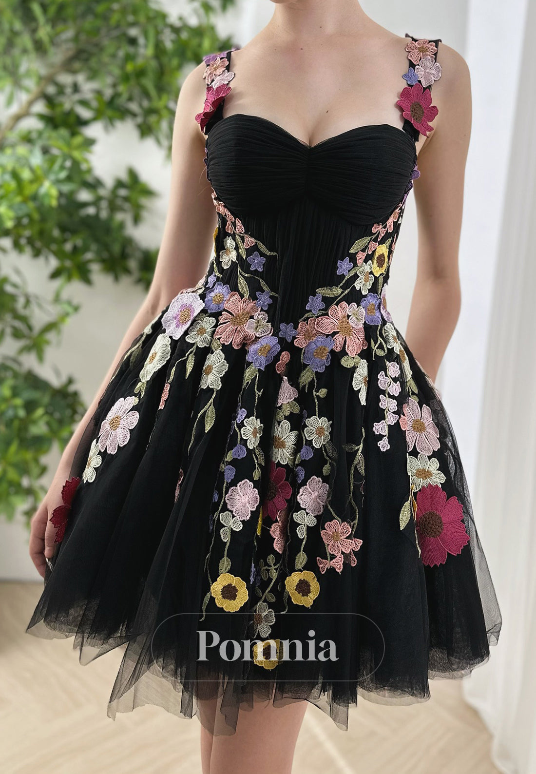 Charming Spaghetti Straps Sweetheart Appliques Homecoming Dress