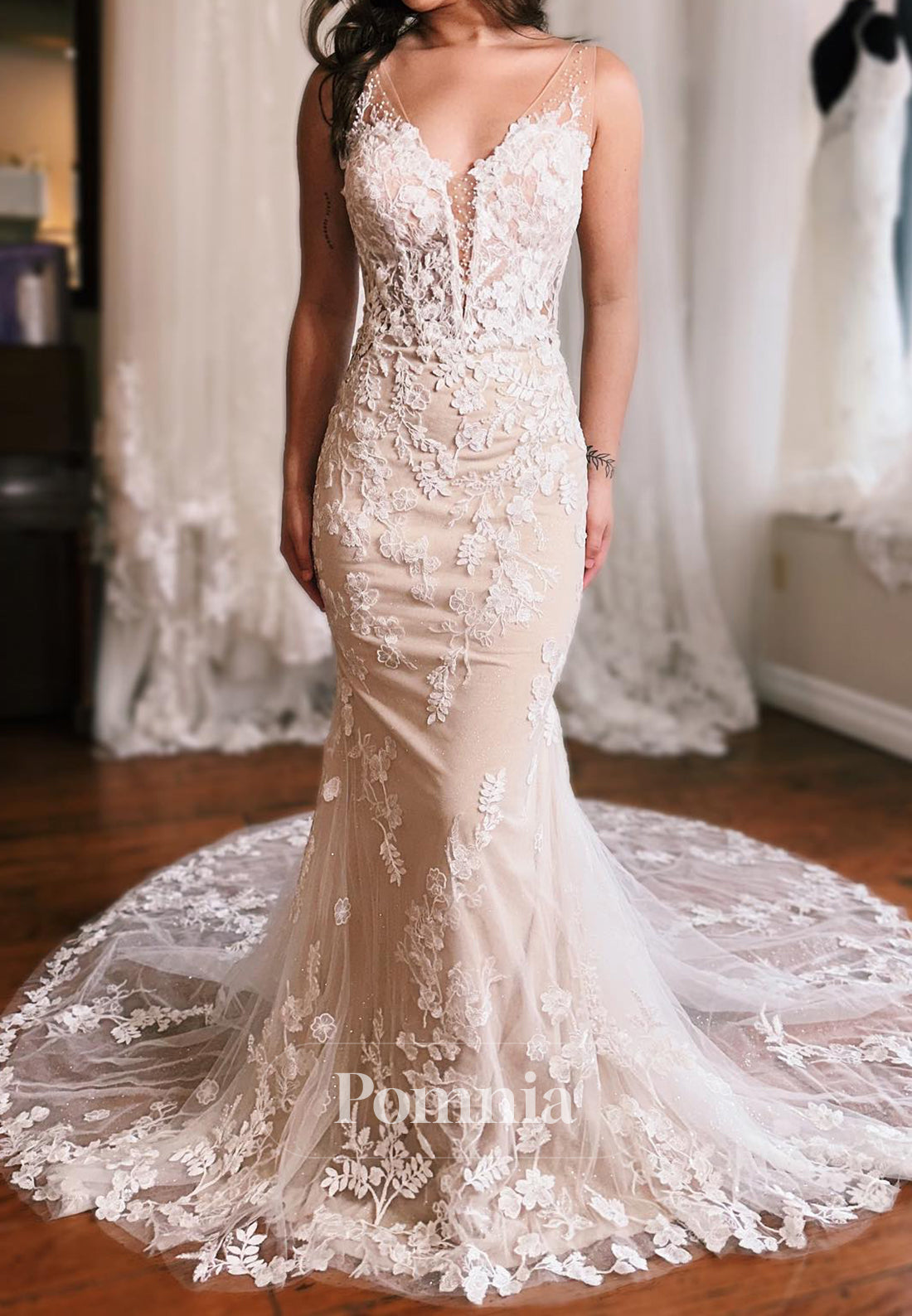 Charming Spaghetti Straps V-Neck Floral Appliques Mermaid Wedding Dress