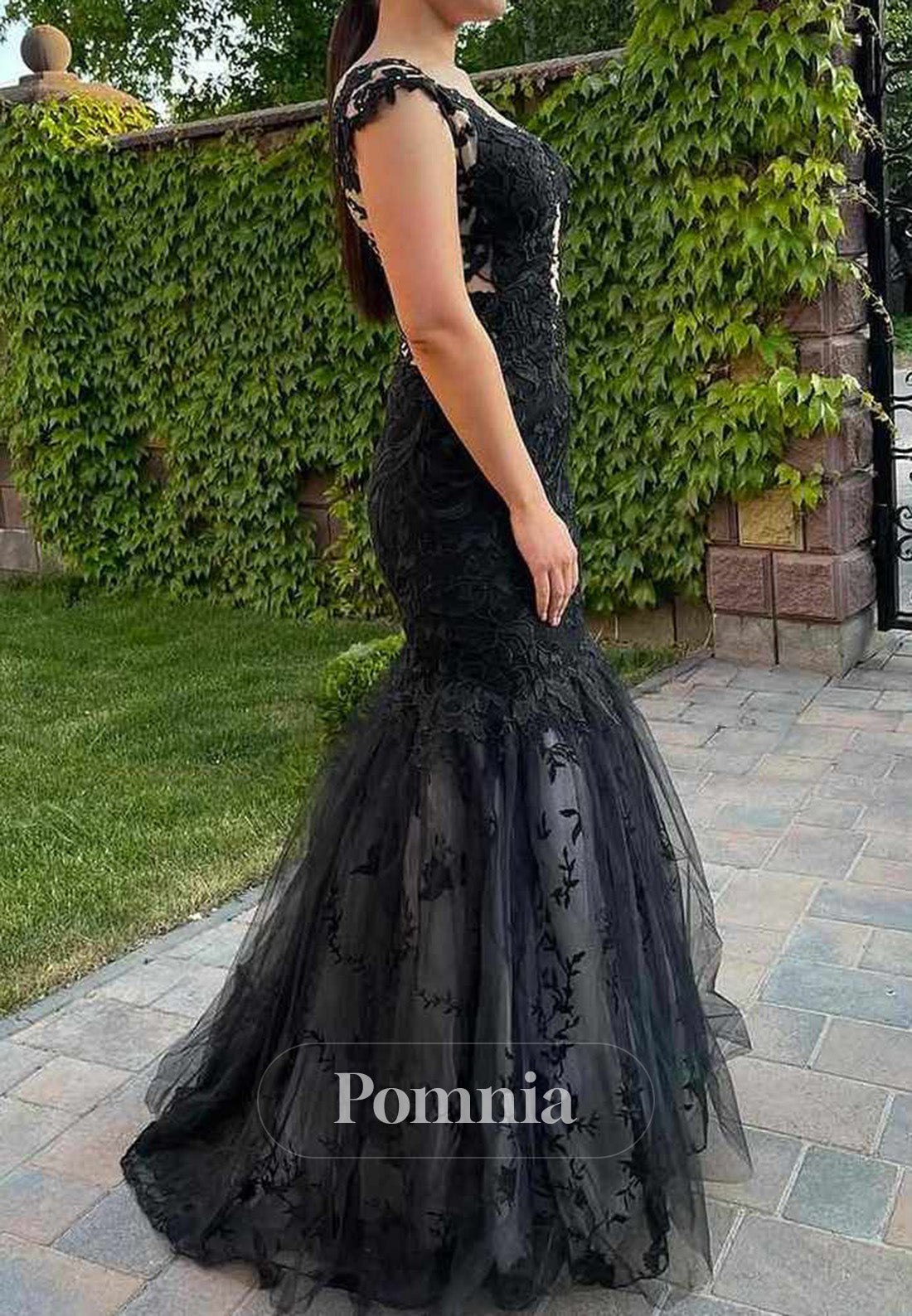 Classy Black Deep V-Neck Lace Appliques Mermaid Formal Prom Dress