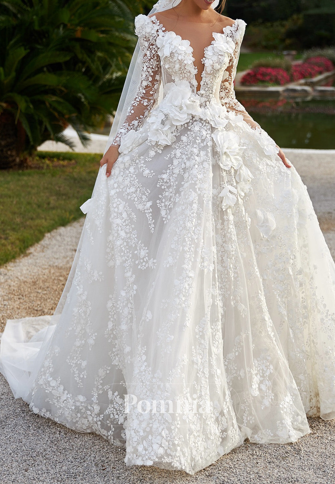 Elegant Long Sleeves Sweetheart Floral Appliques Lace Wedding Dress