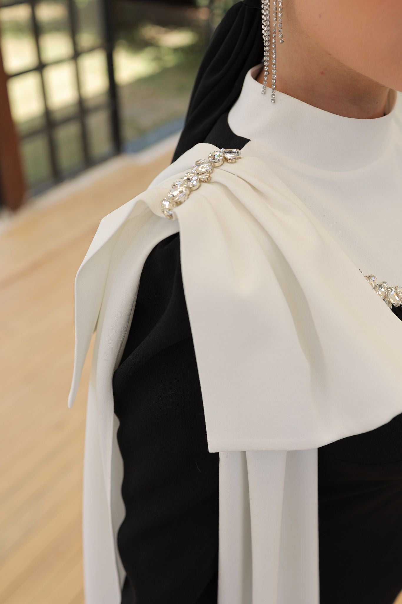 Black-White High Neck Long Sleeves Beaded Bowknot Sheath Evening Formal Dress