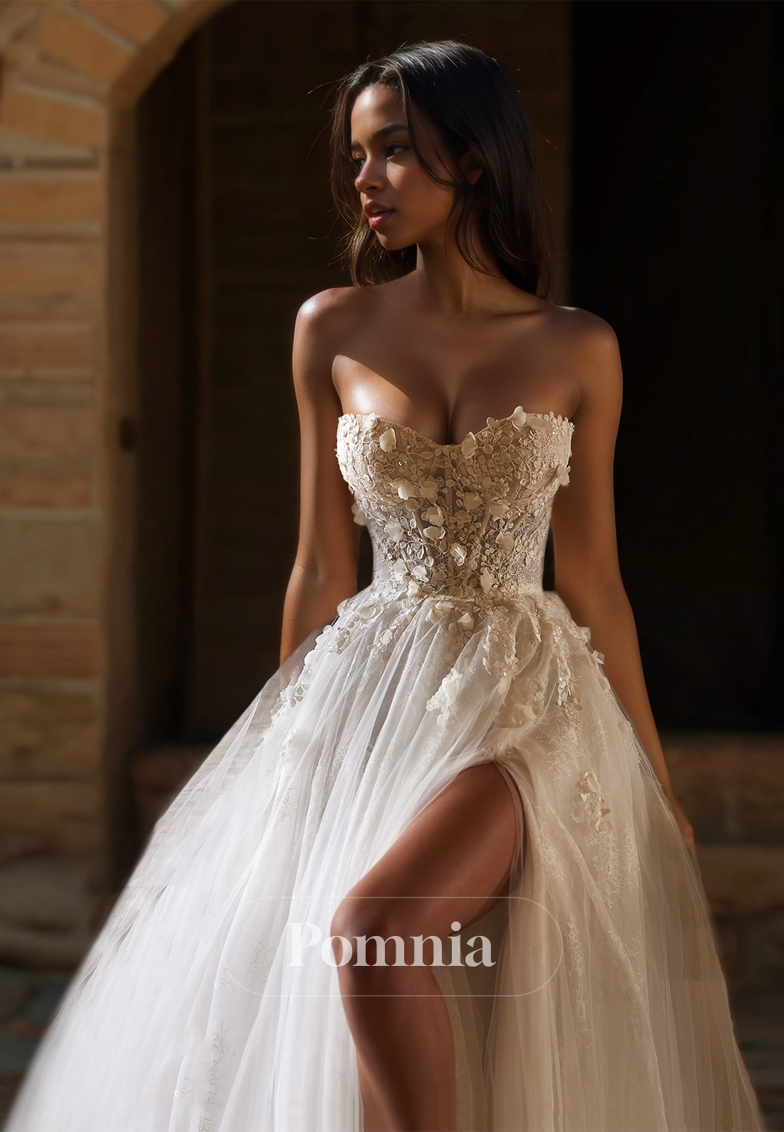 A-Line Strapless Sleeveless Floral Appliques Slit Lace Wedding Dress