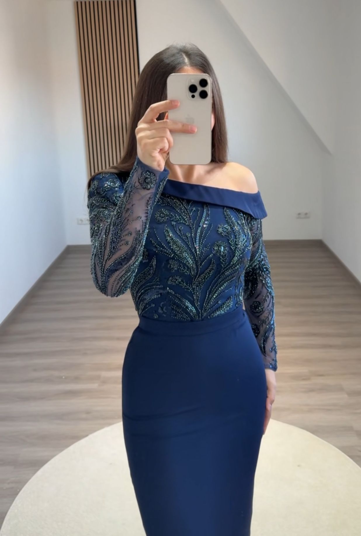 Elegant Long Sleeves V-Neck Ruched Satin Evening Dress