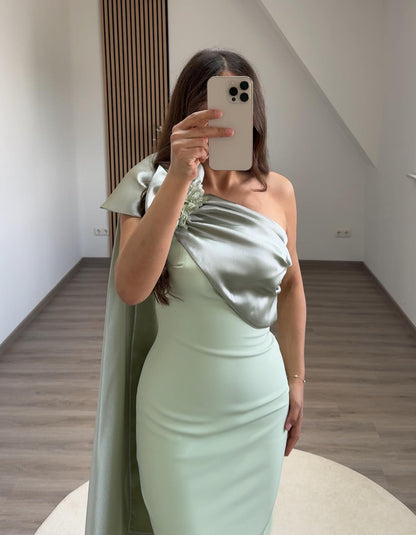 Elegant Sheath Off-Shoulder Ruched Floor-Length Satin Evening Dress