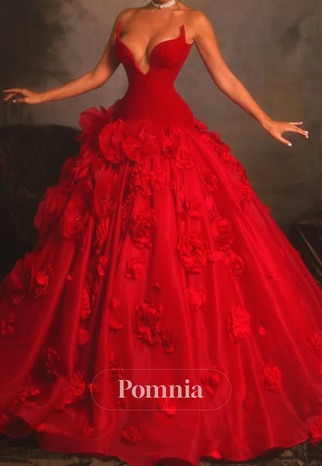 Red V-Neck Sleeveless Floral Appliques Evening Dress