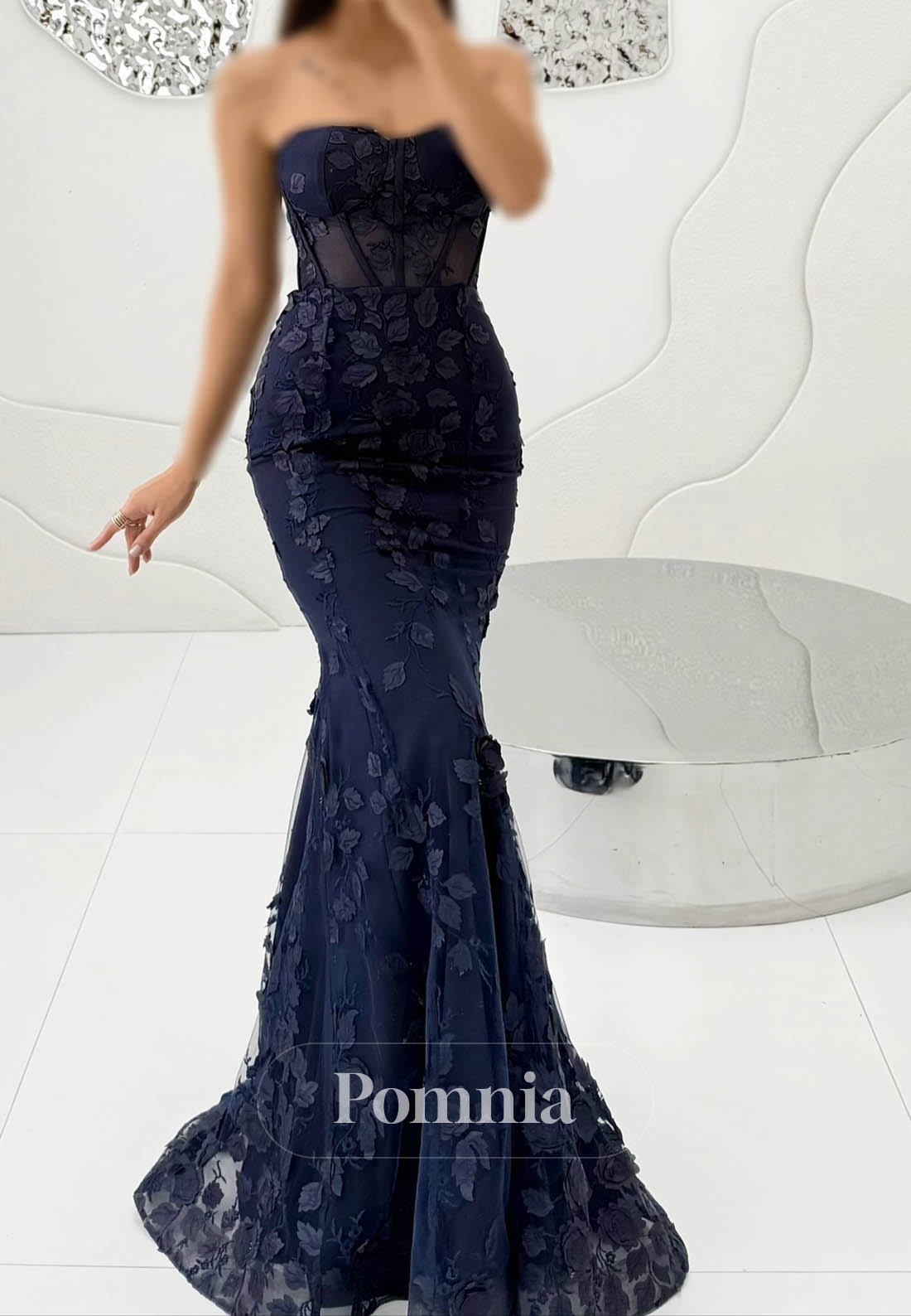 Simple Sleeveless Strapless Appliques Prom Dress