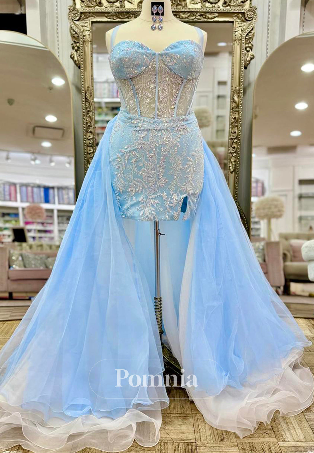 Sky Blue Sleeveless Sweetheart Appliques Homecoming Dress