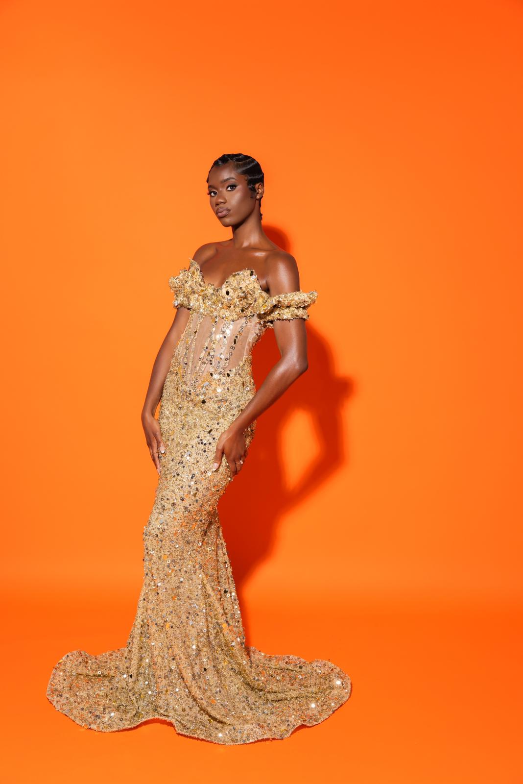 Gold Sleeveless Strapless Appliques Prom Dress