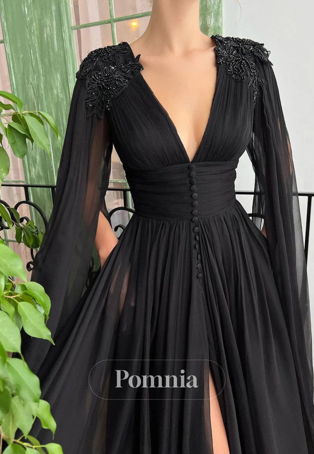 A-Line V-Neck Tulle Floor-Length Long Sleeves Appliques Prom Dress