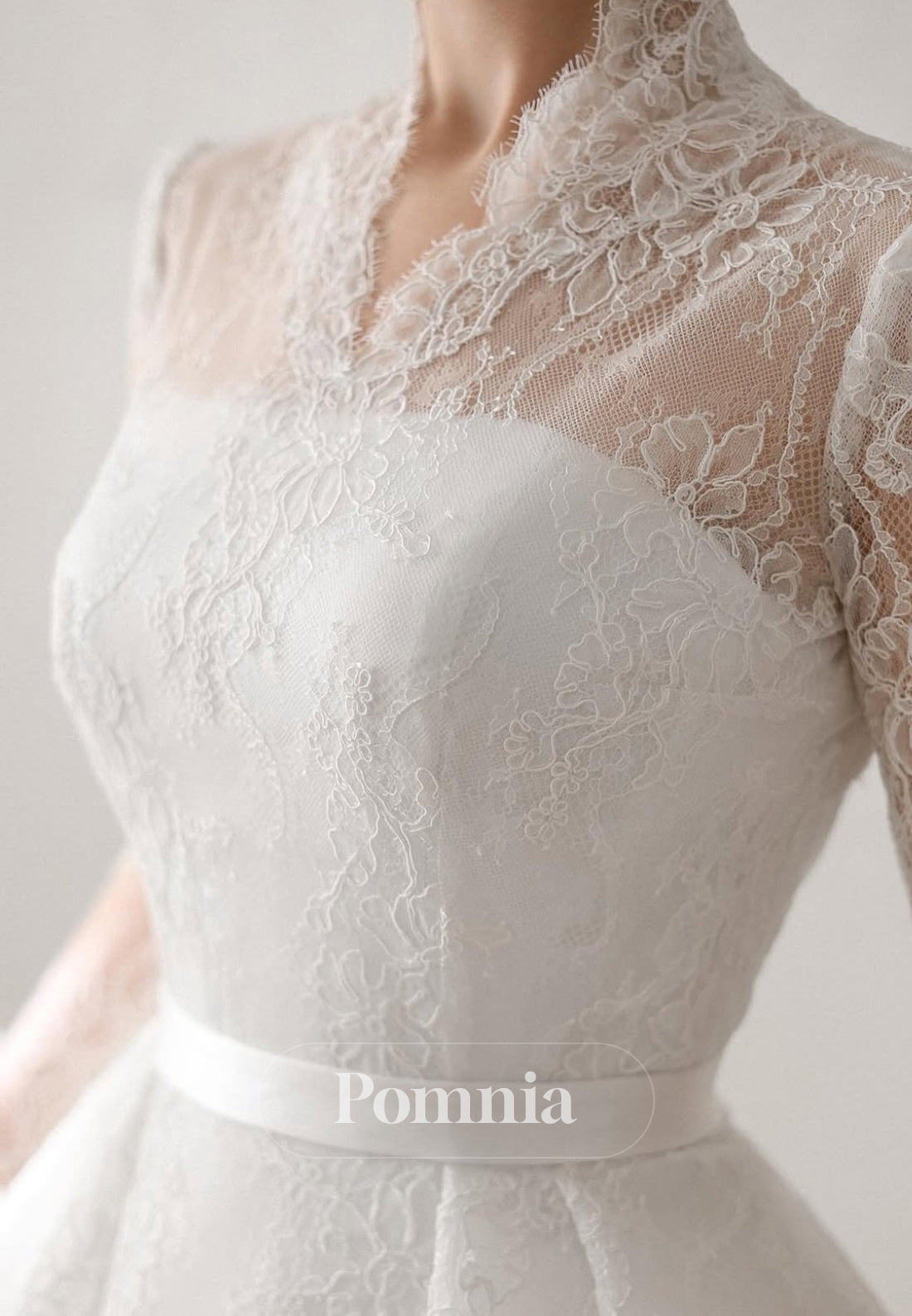 Charming A-Line Long Sleeves V-Neck Appliques Wedding Dress