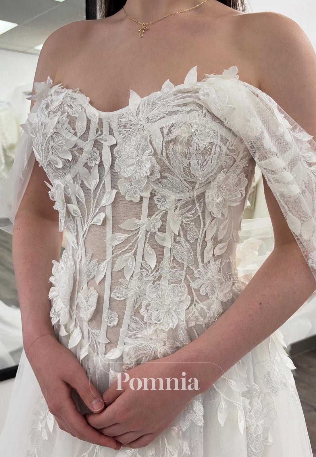 Charming A-Line Sweetheart Sleeveless Floral Appliques Wedding Dress